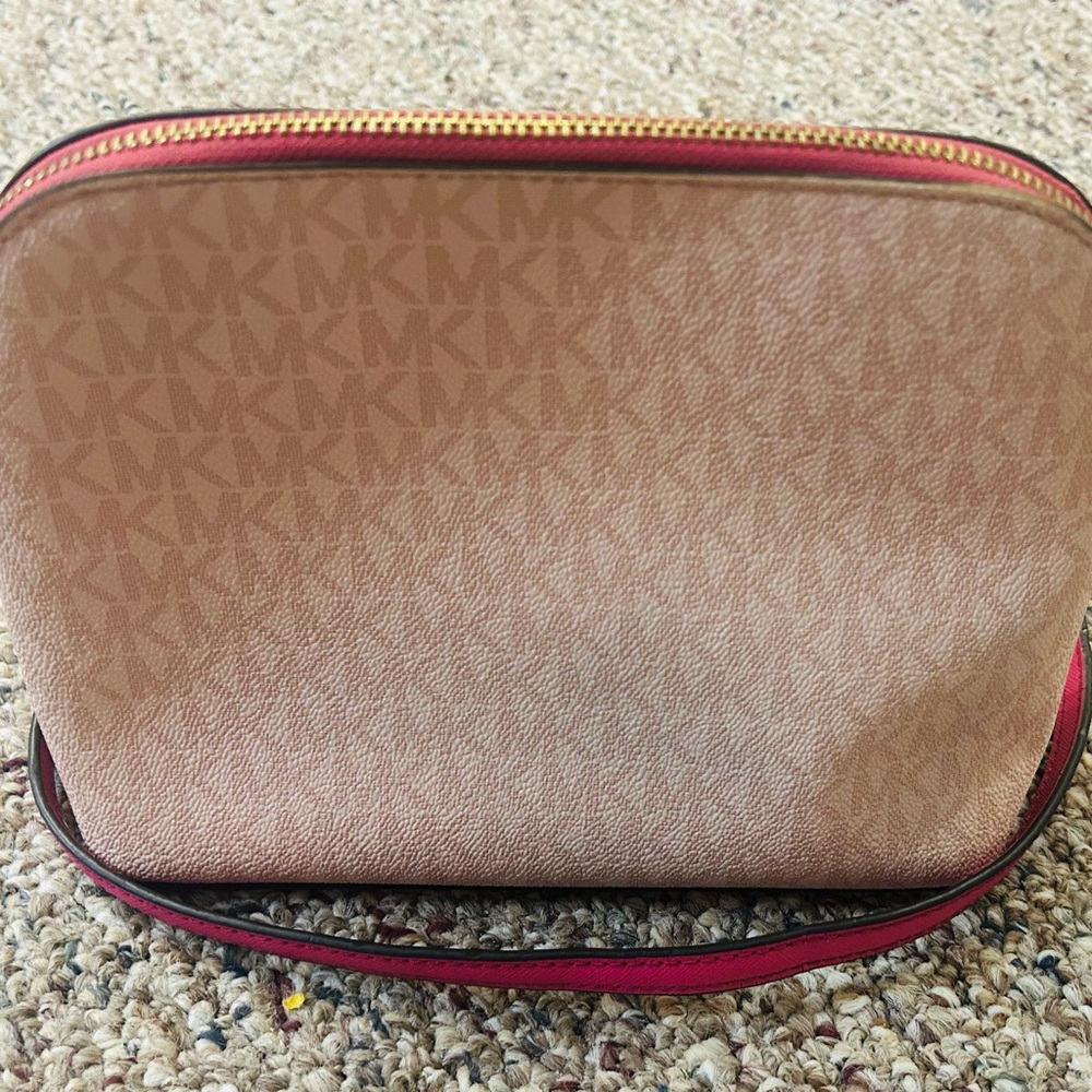 Michael Kors Pink Crossbody Bag. - Picture 2 of 2